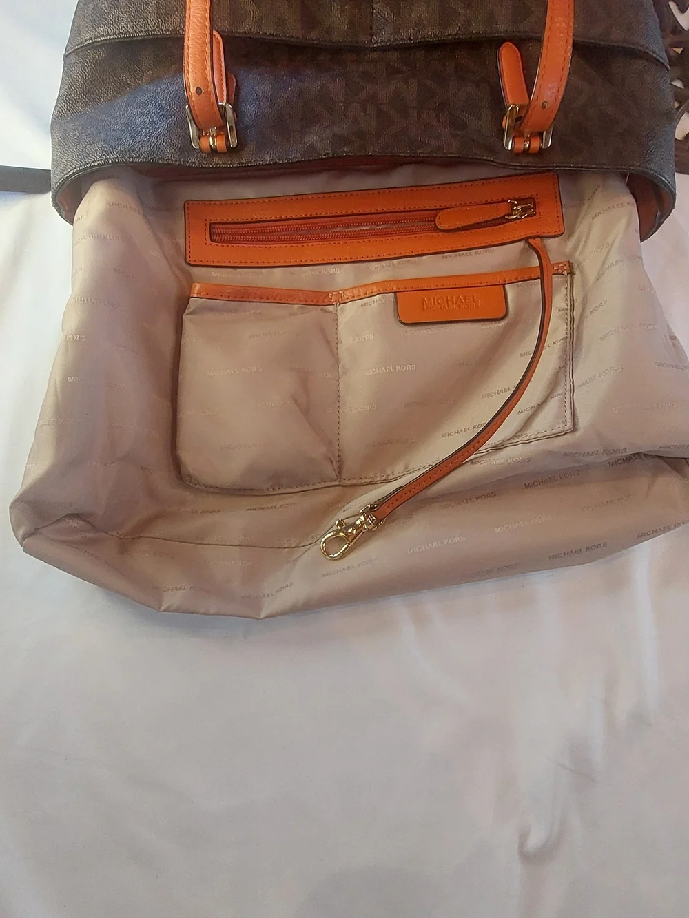 Michael Kors Bedford Large Pocket Tote vibrant dark brown MK And Tangerine